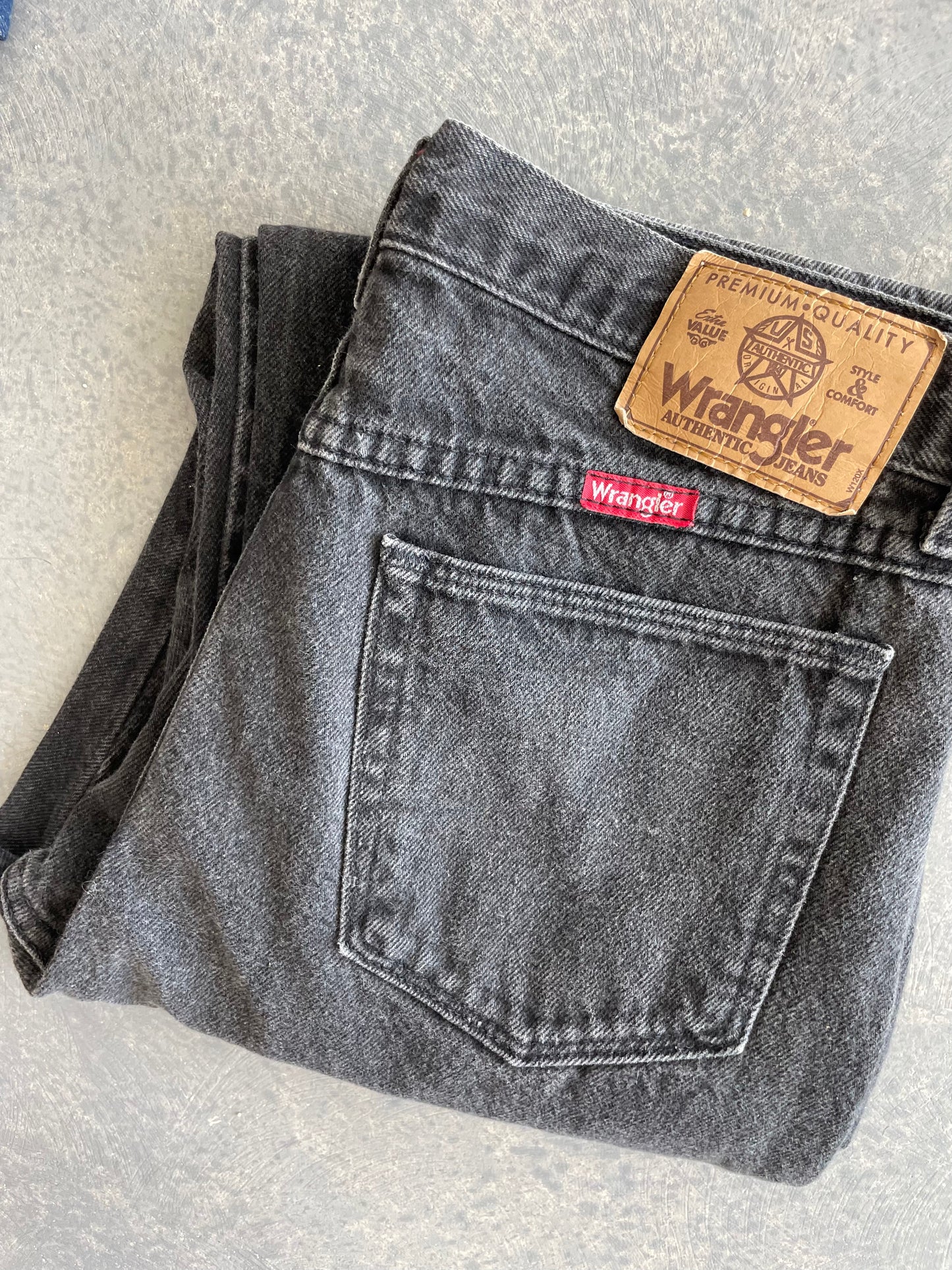 90s black denim Wranglers Sz 32