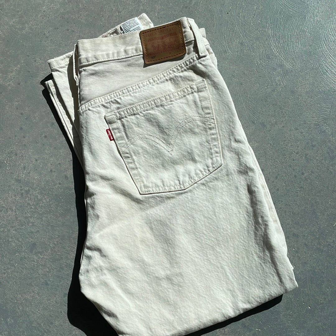 White denim Levi’s Sz M/L