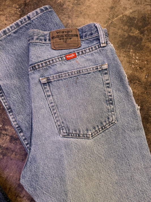 Denim light wash wranglers Sz 32