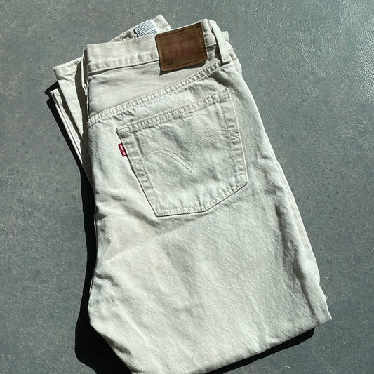 White denim Levi’s Sz M/L