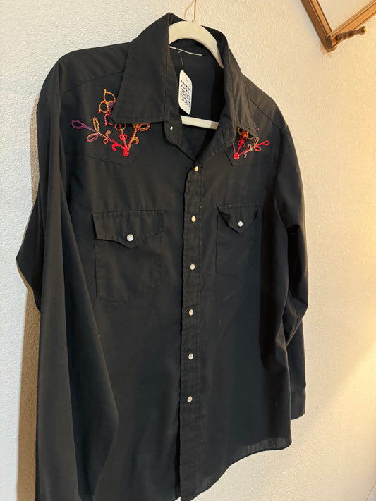 Vintage embroidered pearlsnap Sz M / L